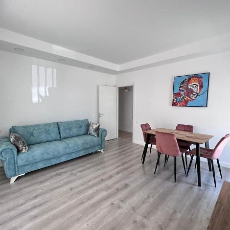 Cosmopolis Bliss: Your Home Away From Home Stefanestii de Jos Exterior foto